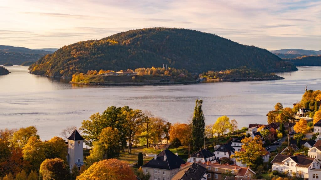 Bilde av park, Oscarsborg og Håøya i høstfarger