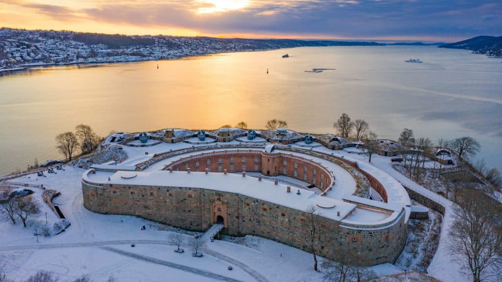 Oscarsborg i vinterdrakt