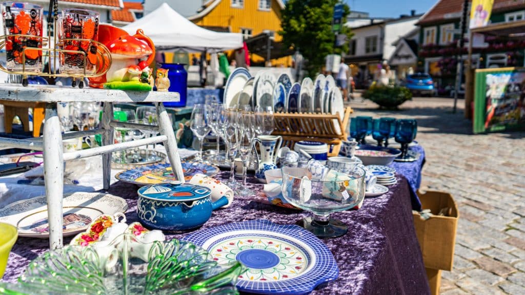 Ceramics and antiques in a square