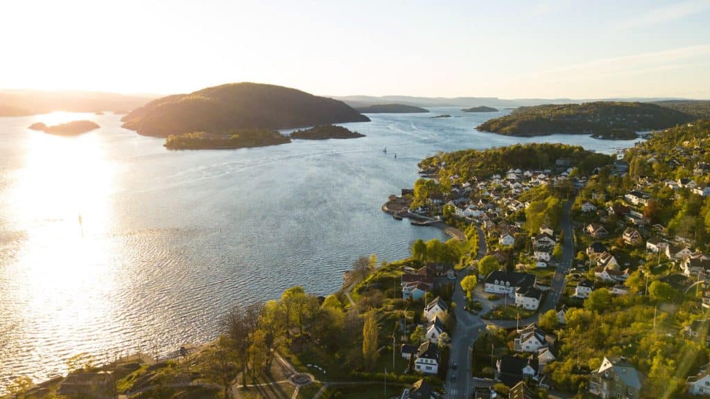 Dronebilde over Drøbak og Oslofjorden