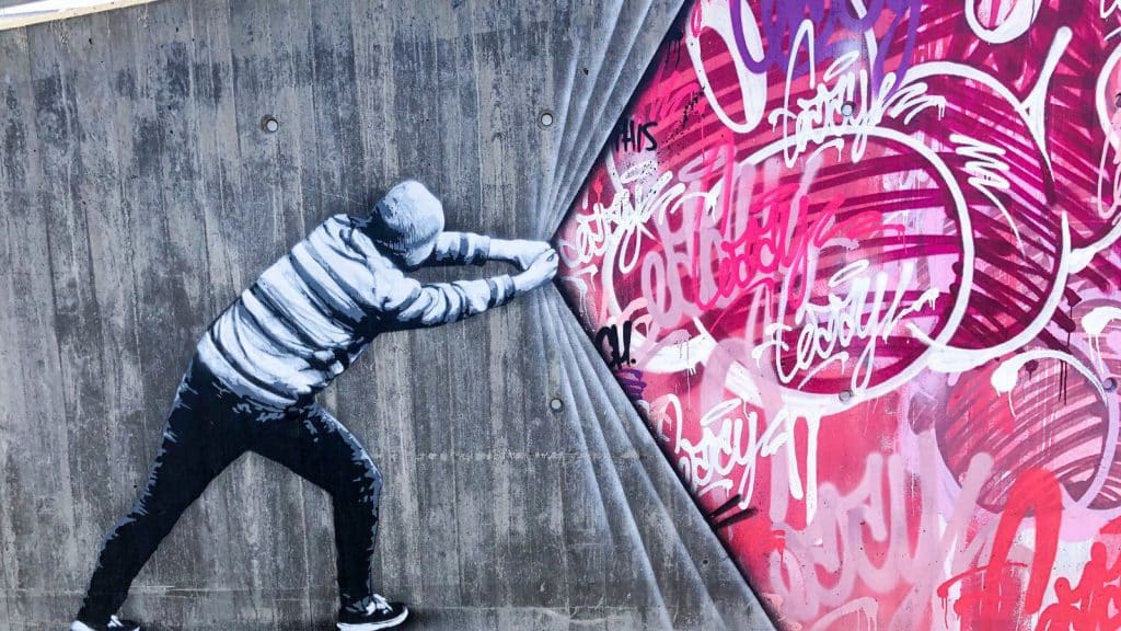 utekunst tegnet på en murvegg