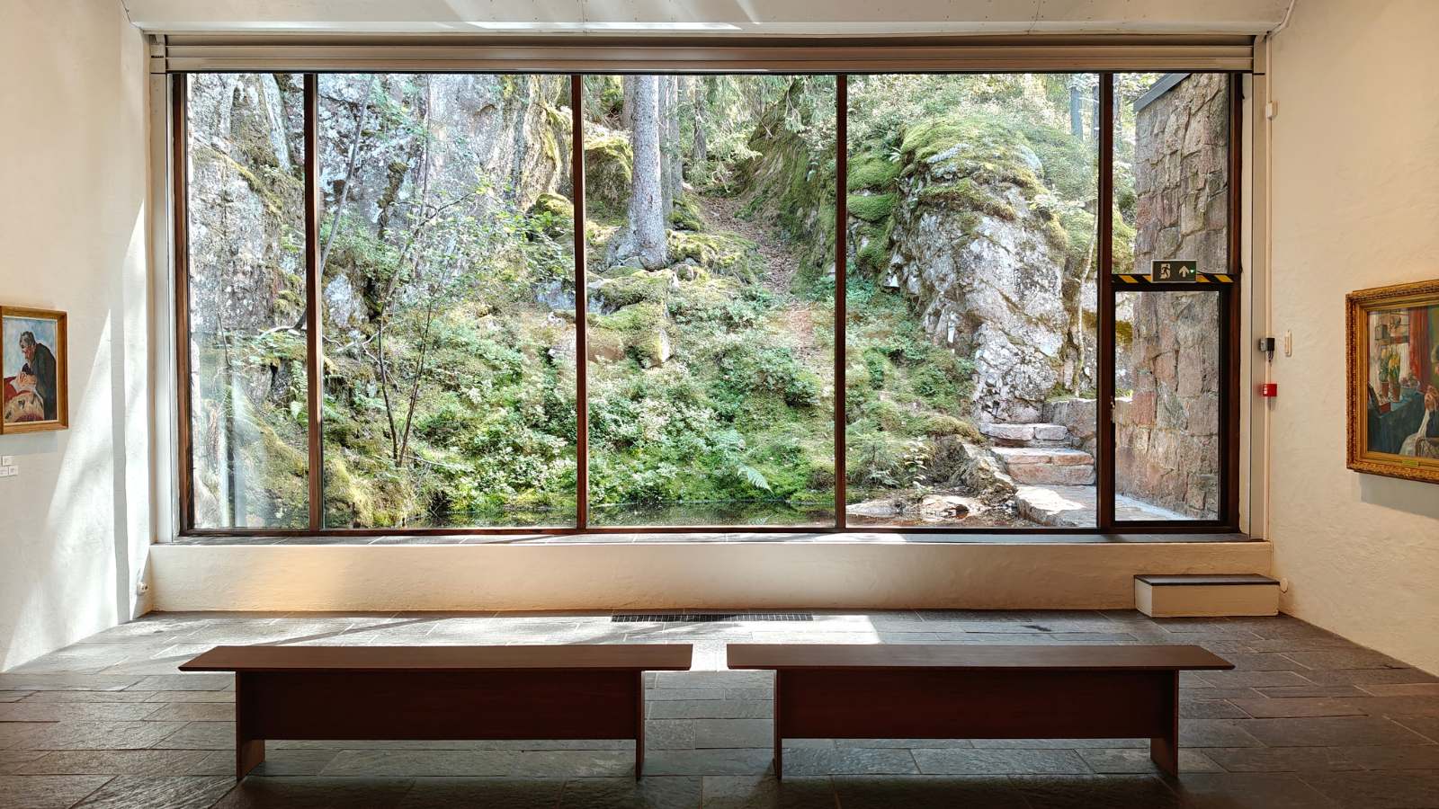 Holmsbu Kunstmuseum utsikt ut av vindu fjell mose